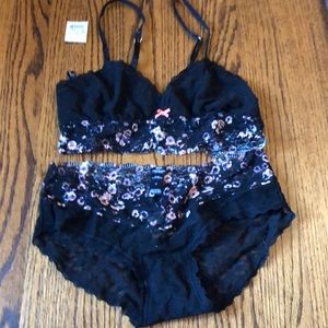 Bralette & bikini underwear (matching set)